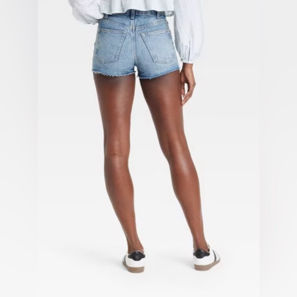 NWT Women's High-Rise Cutoff Mini Jean Shorts - Universal Thread™ Light Wash, 6 - Picture 3 of 13